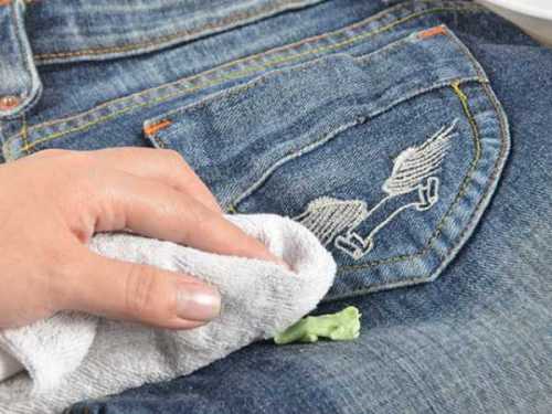 Как убрать жвачку с одежды